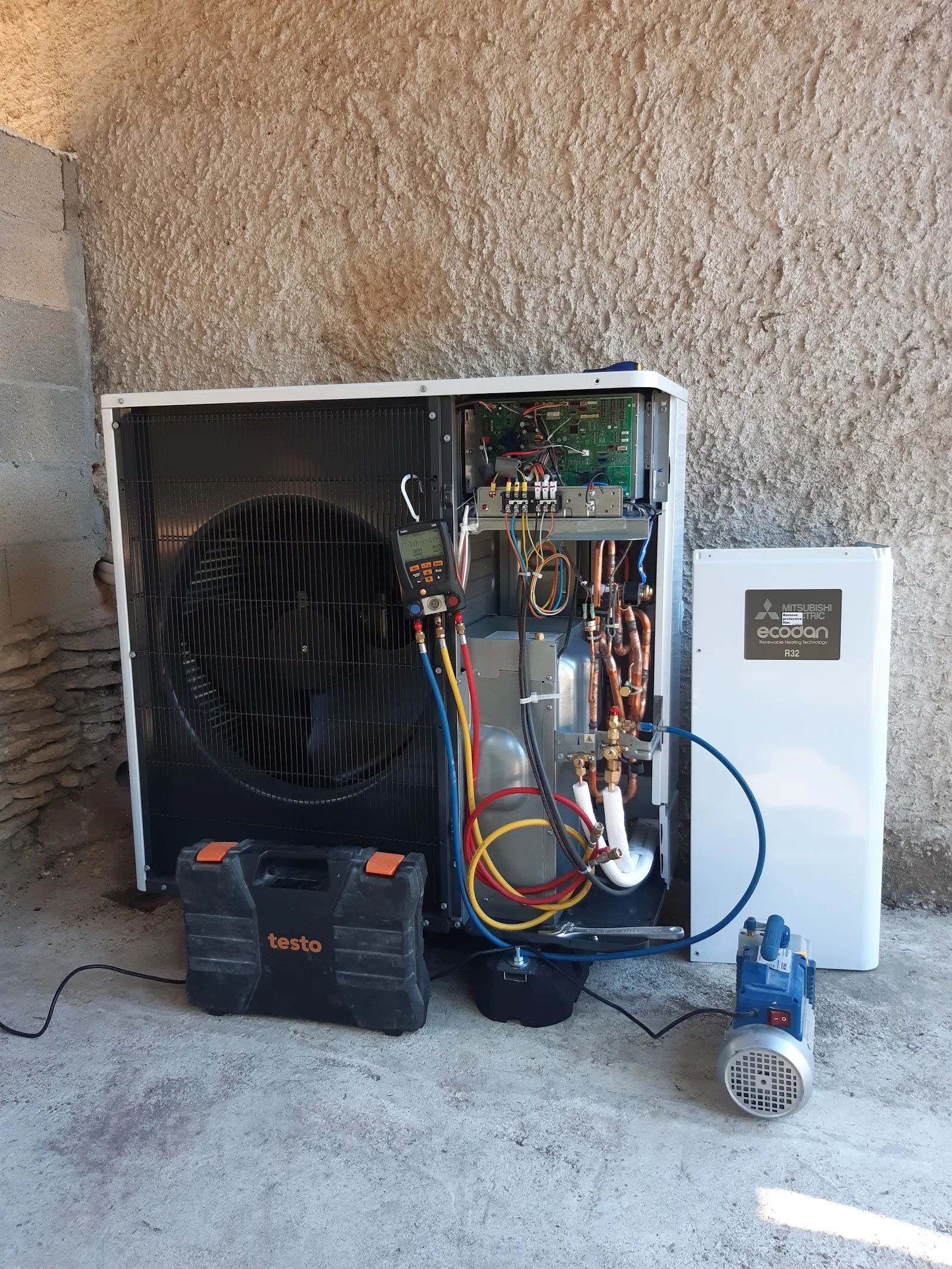 Mise en service d'une pompe à chaleur : contrôle des pressions au manifold